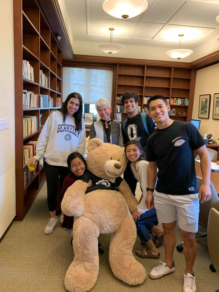 Tech Firm Leadership students win ‘paperclip challenge,’ snag photo